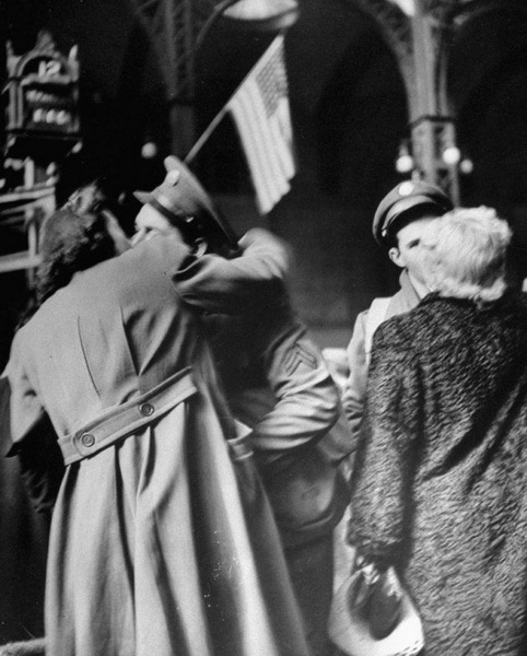 Прощание с возлюбленными. Пенсильванский вокзал. 1943 - ФОТОСЕССИЯ