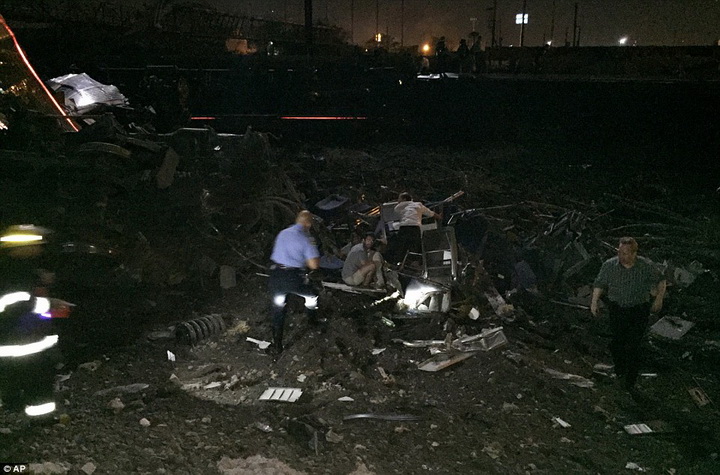 Американцы пережили ужас при крушении поезда - ОБНОВЛЕНО - ФОТО