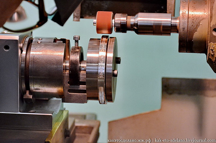 Как делают медали для чемпионов - ФОТОСЕССИЯ