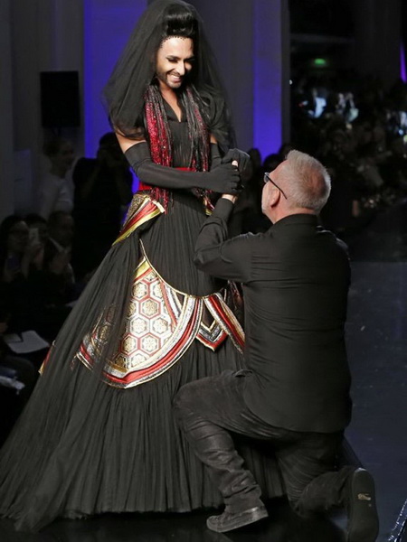 Кончита Вурст стала звездой показа Jean Paul Gaultier - ФОТО
