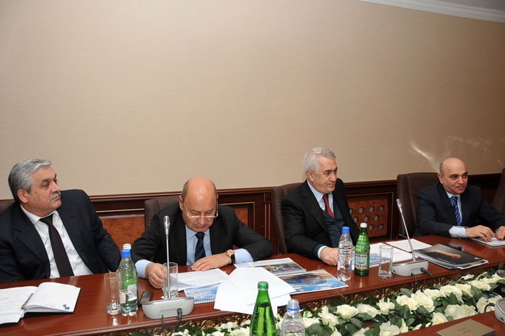 Азербайджан получит грузовые вагоны от "Уралвагонзавода" - ФОТО