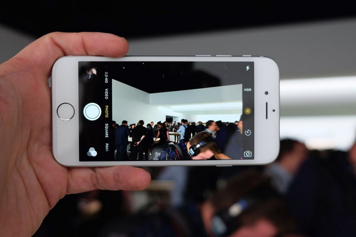 Apple представила два новых iPhone - ФОТО