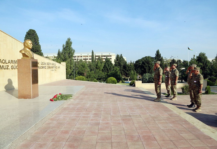 Министр обороны призвал быть готовыми к боям - ФОТО