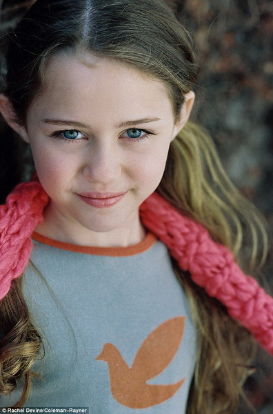 Из ангелочка в развратного демона: детские снимки Майли Сайрус - ФОТО