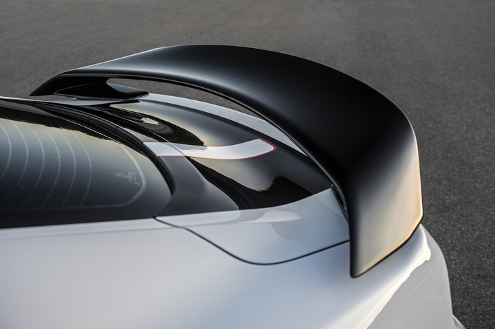 Ford Mustang поможет детям научиться летать - ФОТО