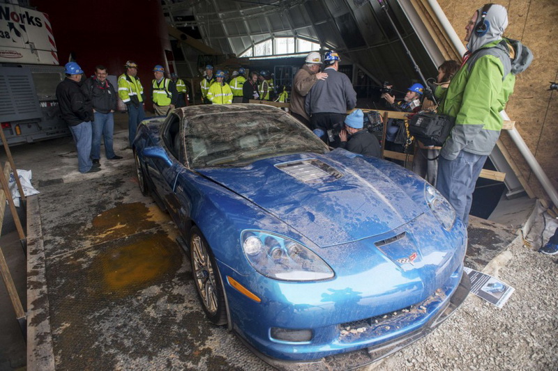 Как музейные “Шевроле” провалились под пол - ФОТОСЕССИЯ
