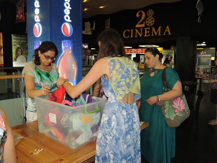 “Art Scarves by MenzerHajiyeva”, художница Нармина Велиева, 28 Cinema и Day.Az устроили для подростков с ограниченными возможностями мастер-класс - ФОТО - ВИДЕО