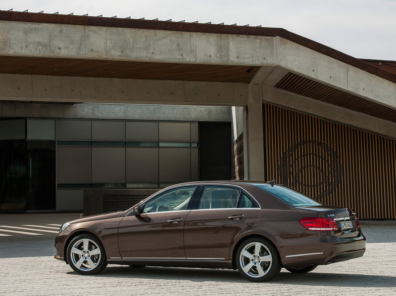 Обновленный Mercedes E-class появится в продаже весной 2013 года - ФОТО