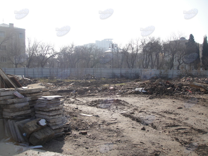 В центре Баку снесен жилой дом – ФОТО