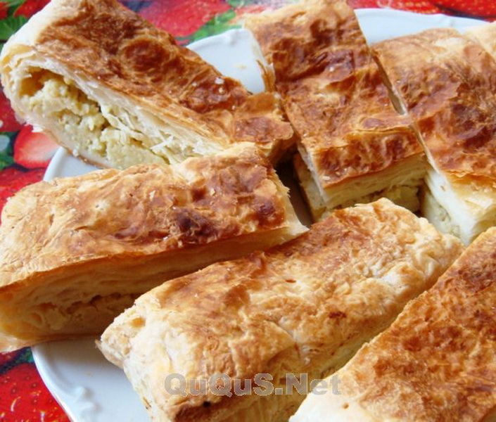 Слоеный пирог с картофелем и беконом – ФОТО