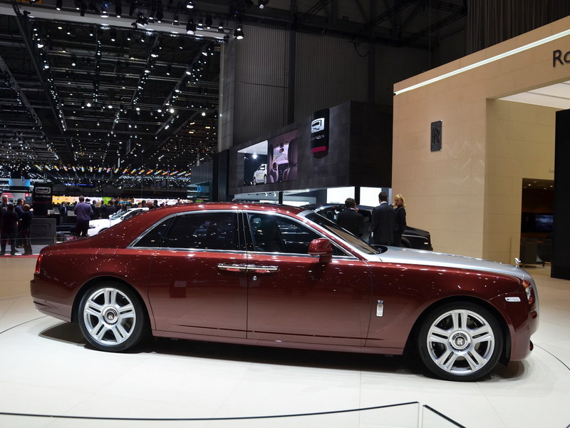 Коробка передач нового Rolls-Royce будет сверяться с картой местности - ФОТО