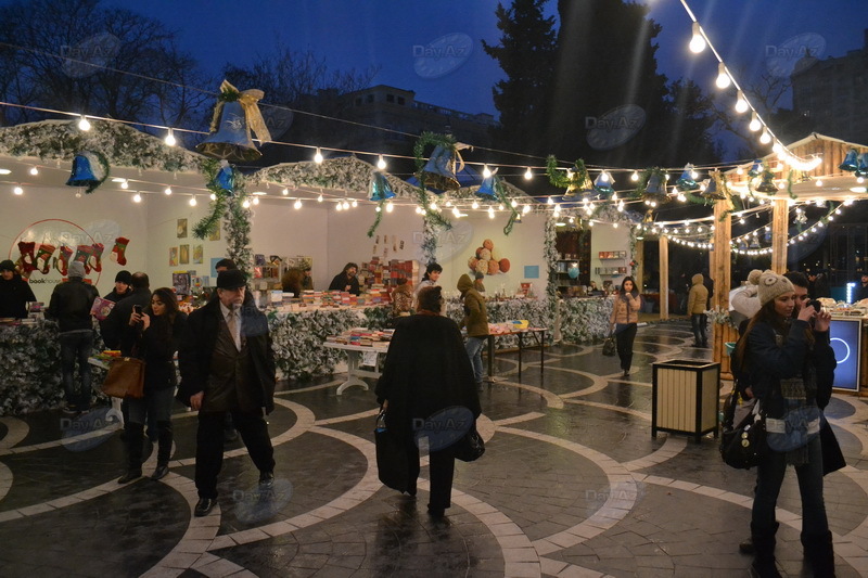 Настоящая сказка: новогодняя ярмарка в центре Баку - РЕПОРТАЖ - ФОТО