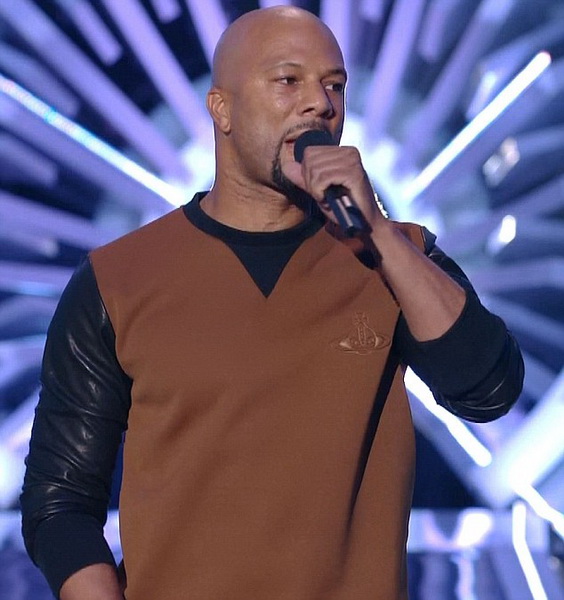 Конфузы, яркие шоу и победители церемонии MTV - ФОТО