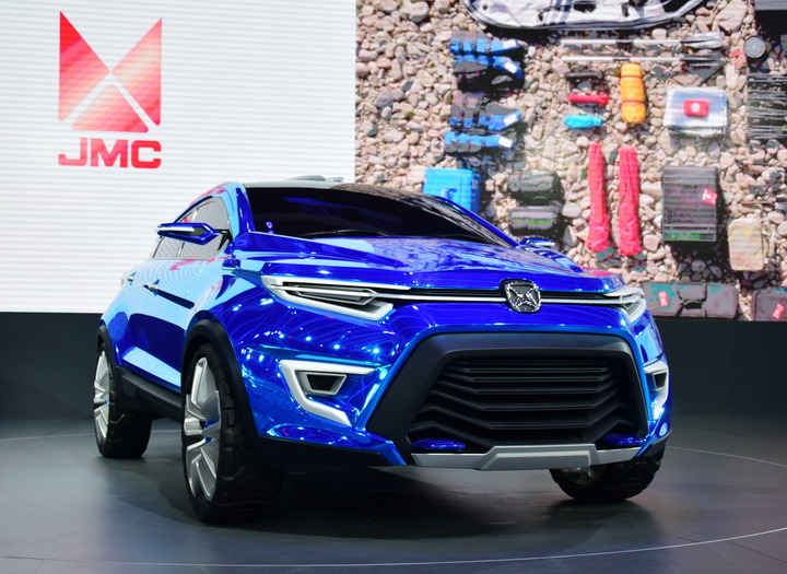 Китайцы из JMC отметились в Шанхае футуристичными концептами - ФОТО