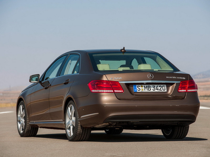 Обновленный Mercedes E-class появится в продаже весной 2013 года - ФОТО
