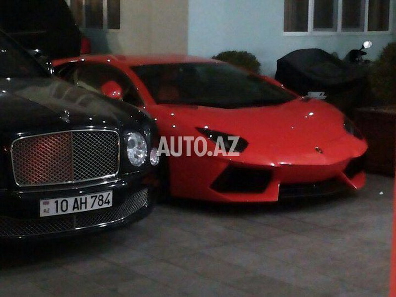 "Lamborghini" разъезжает по улицам Баку без номерных знаков - ФОТО