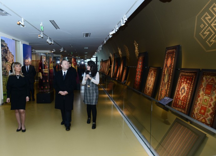 Премьер Мальты восхищен красотой азербайджанских ковров и Ичеришехер -ОБНОВЛЕНО - ФОТО