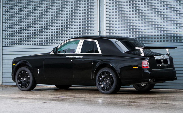 Rolls-Royce показал прототип своего первого внедорожника - ФОТО