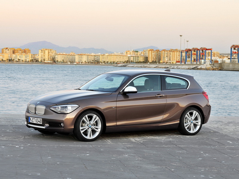 BMW представил универсал 3 Series и трехдверную "единичку" - ФОТОСЕССИЯ