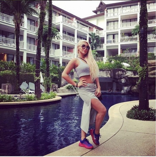 Açıq-saçıq İran qızları - FOTOLAR