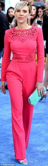 Вот на кого смотрели все на MTV Awards: откровенное мини ДжейЛо и потрясающая Скарлетт - ФОТО