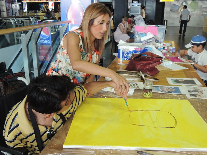 “Art Scarves by MenzerHajiyeva”, художница Нармина Велиева, 28 Cinema и Day.Az устроили для подростков с ограниченными возможностями мастер-класс - ФОТО - ВИДЕО