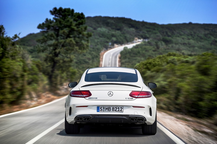 Представлено "горячее" купе Mercedes-Benz C-класса - ФОТОСЕССИЯ
