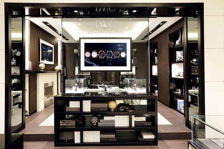 Швейцарская часовая мануфактура IWC Schaffhausen распахнула двери своего первого бутика в Баку - ФОТО