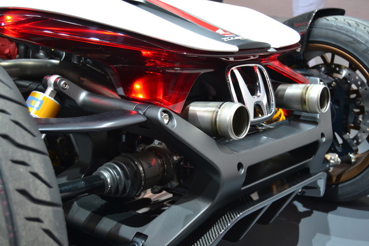 Honda выгнала водителя за пределы кузова - ФОТО