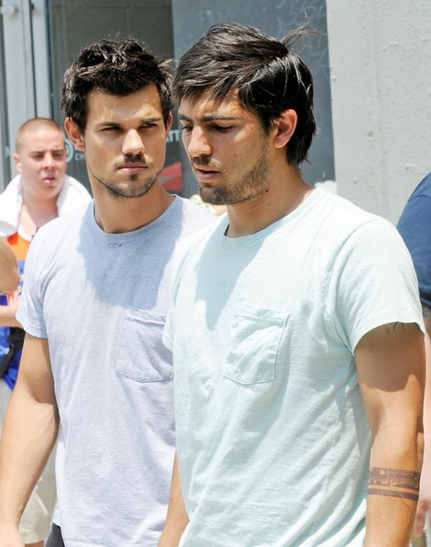 Все, что остается за кадром: знаменитости и их дублеры - ФОТО