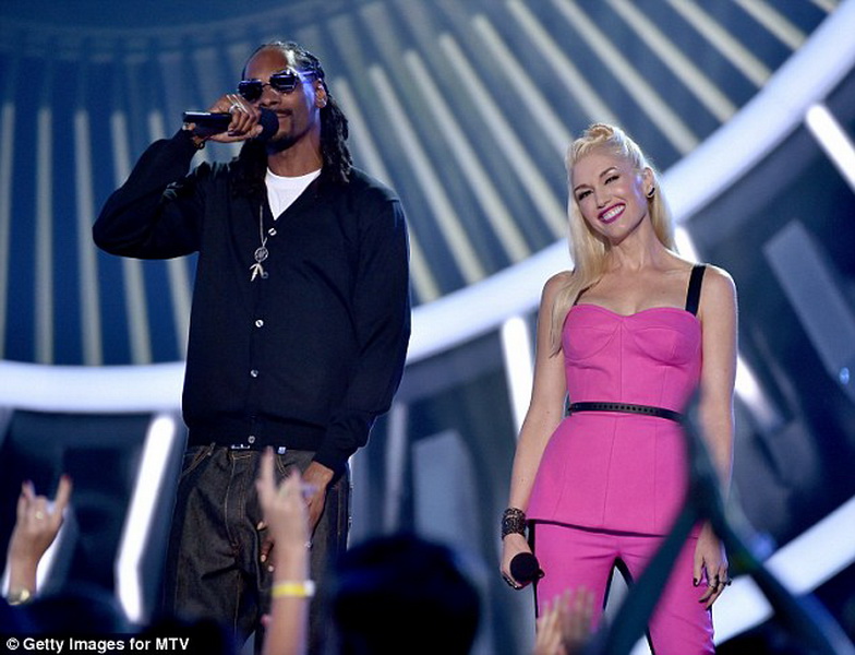 Конфузы, яркие шоу и победители церемонии MTV - ФОТО