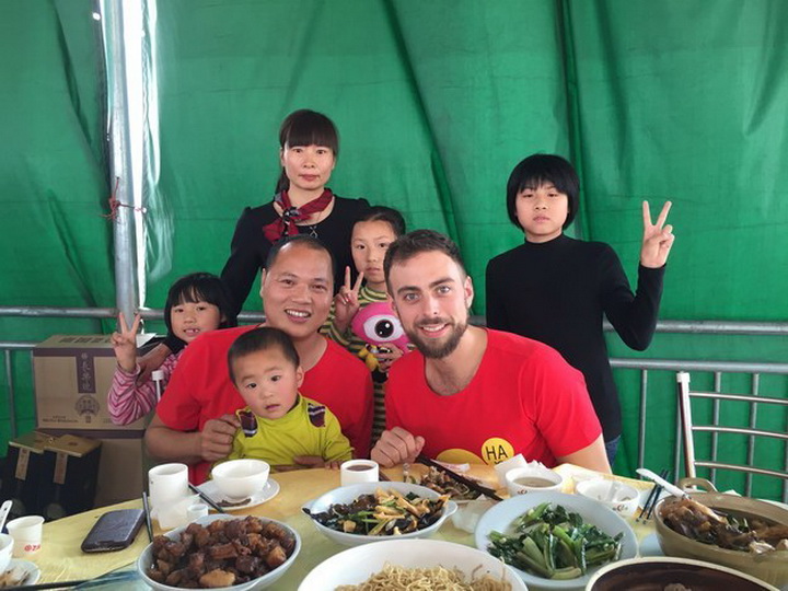 Невероятная история о том, как украденный iPhone изменил их жизнь - ФОТО