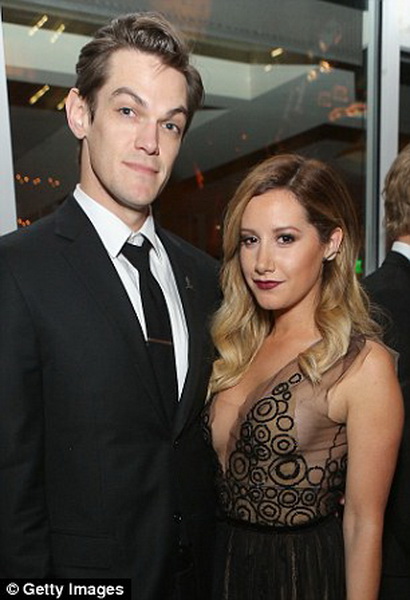 Леди Гага нарядилась в "золотое" платье – ФОТО