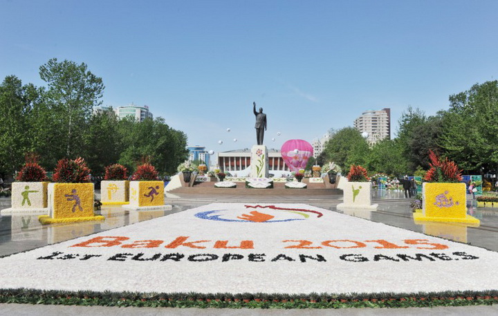 Президент Ильхам Алиев и его супруга Мехрибан Алиева приняли участие в Празднике цветов в Баку - ОБНОВЛЕНО - ФОТО - ВИДЕО