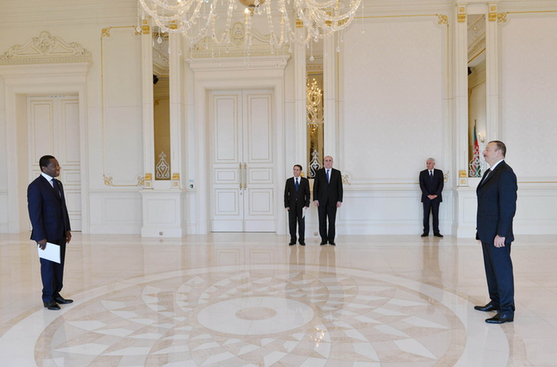 Президент Азербайджана принял верительные грамоты послов ряда стран - ОБНОВЛЕНО - ФОТО