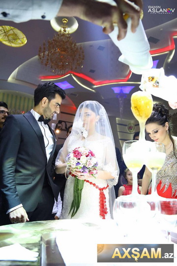 Azərbaycanlı müğənni evləndi – FOTO
