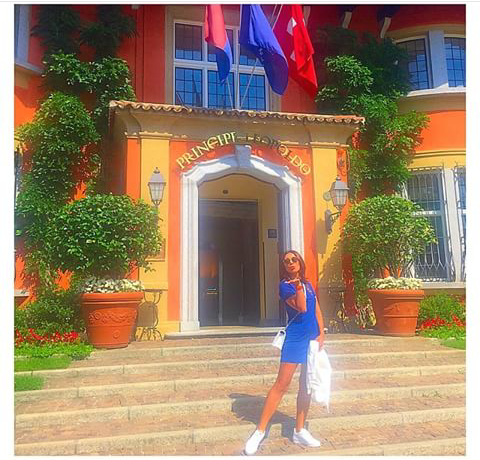Azərbaycanlı modeli İtaliyada belə əyləndi - FOTO