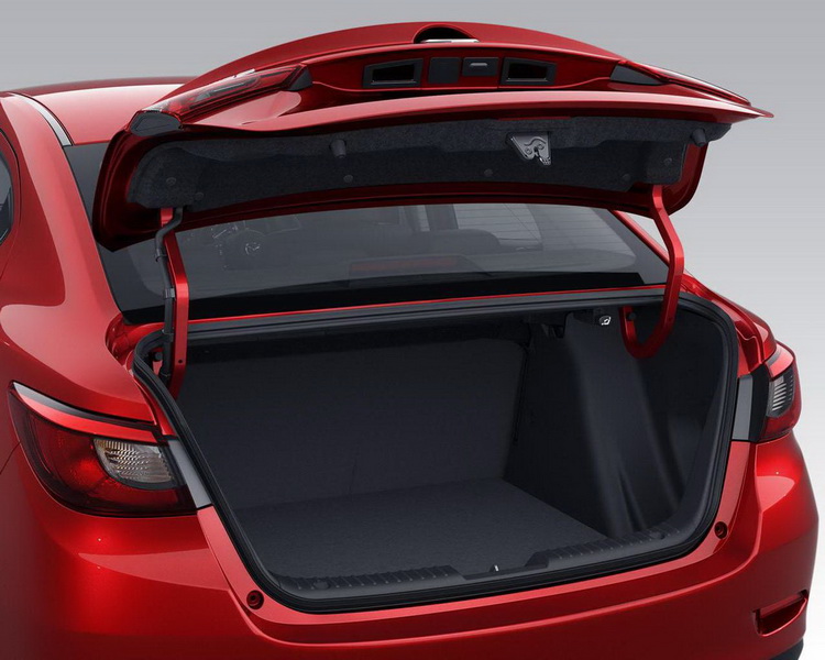 Mazda2 превратили в седан - ФОТО