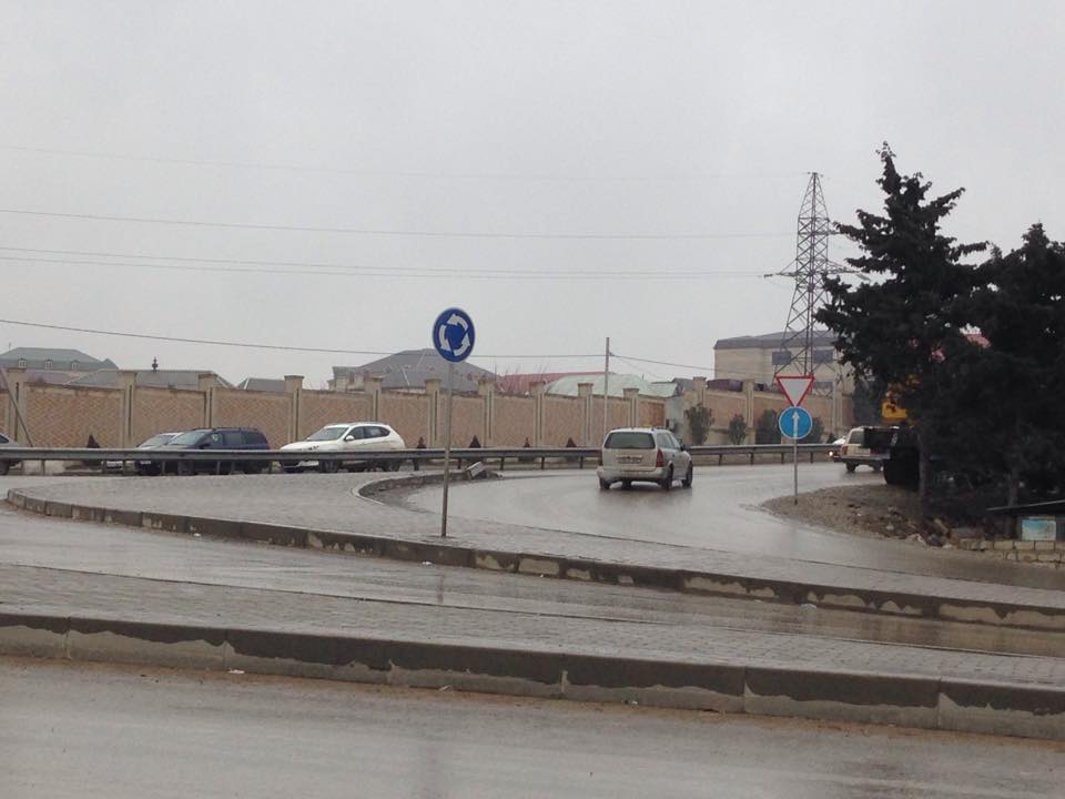 Yol polisinə qazanc gətirən yol nişanını dəyişdilər - FOTO