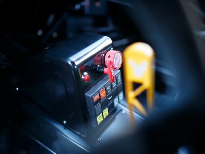 Ведущий Top Gear построил себе 900-сильный VW Passat для дрифта - ФОТО