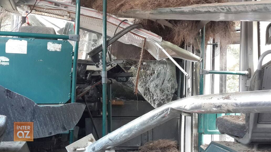 Автобус врезался в остановку в Баку, много пострадавших - ОБНОВЛЕНО - ФОТО
