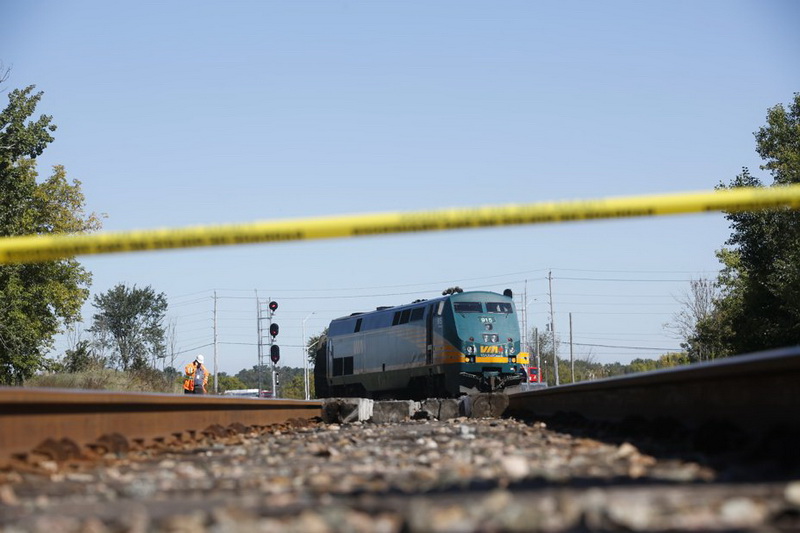 В Канаде двухэтажный автобус протаранил пассажирский поезд - ОБНОВЛЕНО - ФОТО - ВИДЕО
