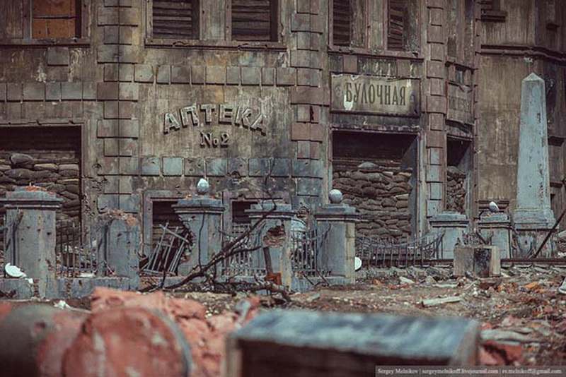 Декорации кварталов разрушенного Сталинграда - ФОТОСЕССИЯ