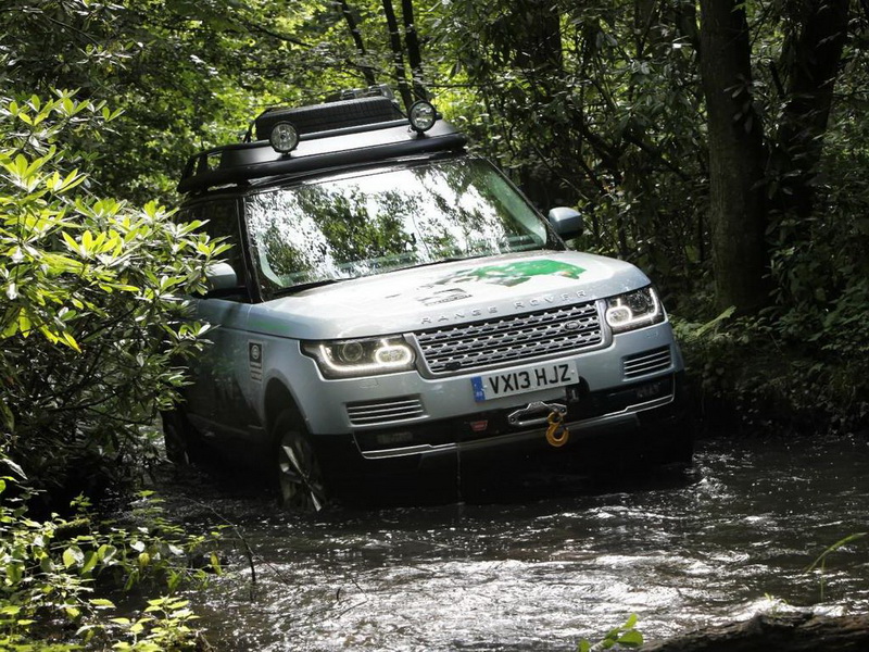 Range Rover впервые стал гибридом - ФОТО