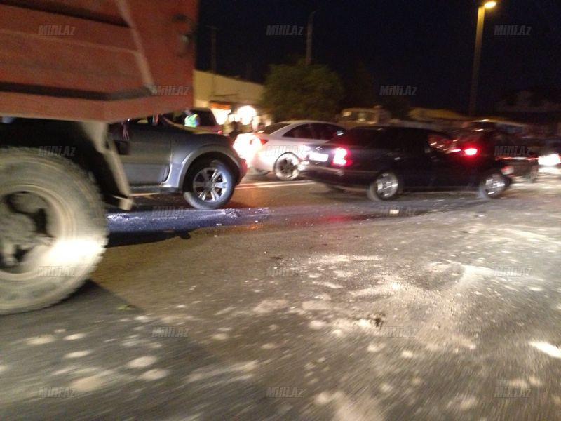 Bakıda qəza nəticəsində yolda hərəkət iflic oldu - FOTO