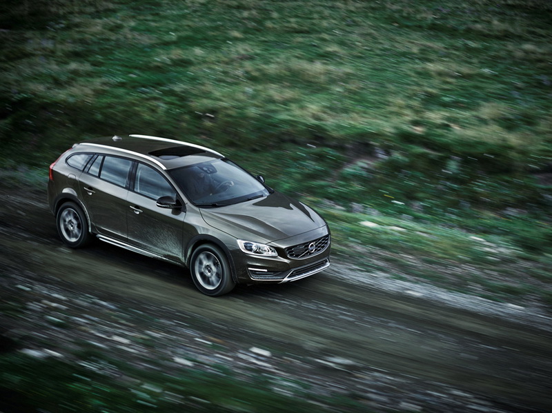Представлен "вседорожный" Volvo V60 Cross Country - ФОТО