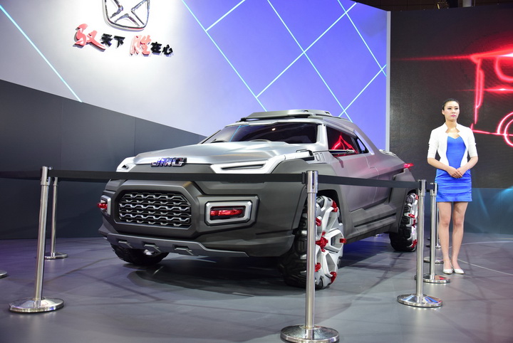 Китайцы из JMC отметились в Шанхае футуристичными концептами - ФОТО