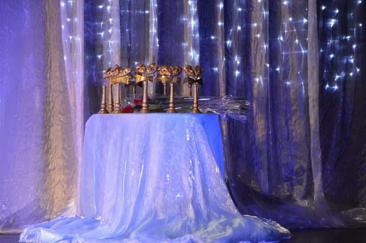 На закрытии сезона лучшим актерам раздали премии - ФОТО