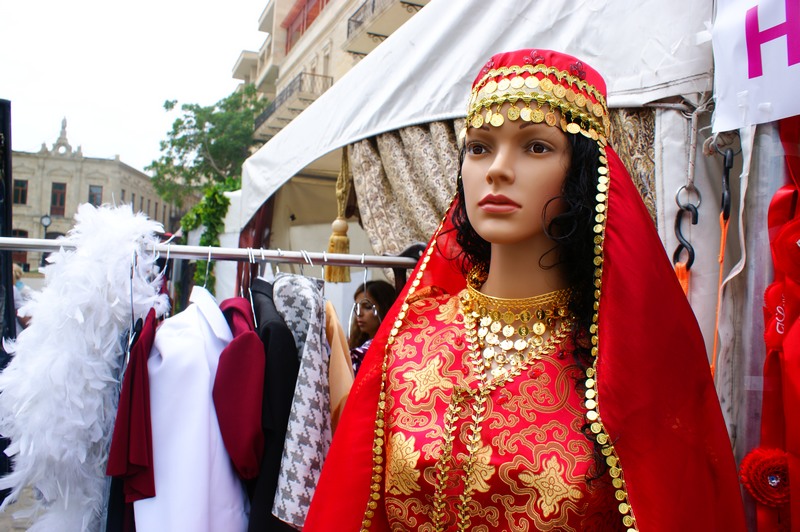 В древнем Ичеришехер проходит "Мейдан базары" - ФОТО