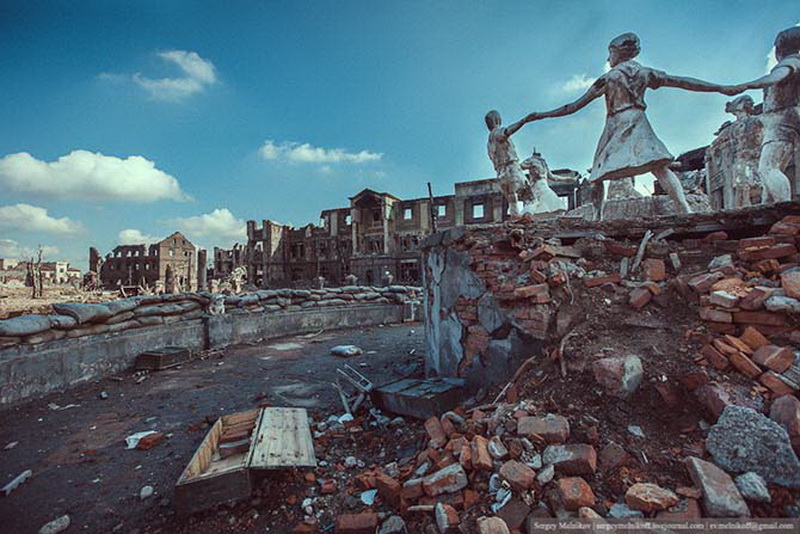 Декорации кварталов разрушенного Сталинграда - ФОТОСЕССИЯ